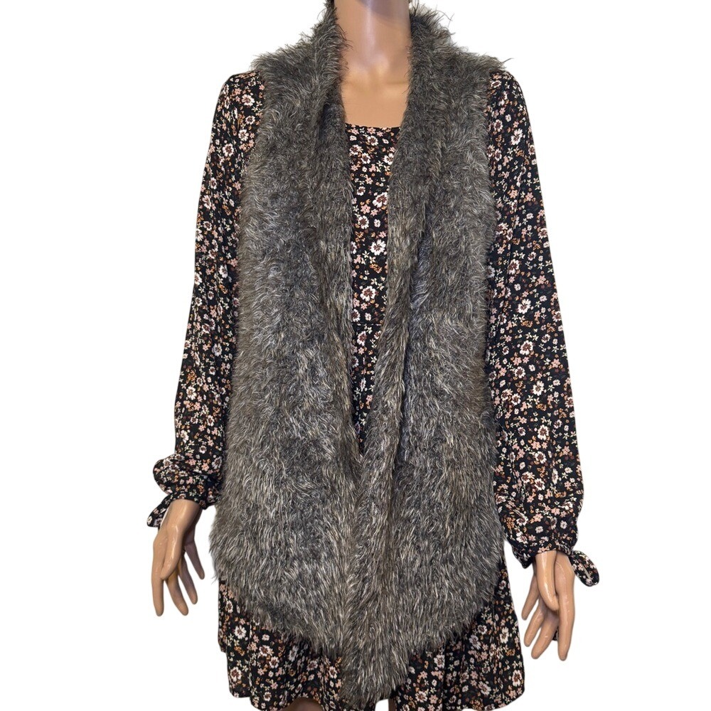 CAbi‎ Fur Alpaca Fur Mohair Blend Open Front Fuzzy Vest Size Medium